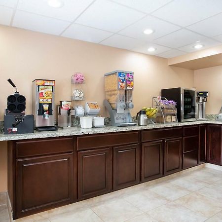 Super 8 By Wyndham Chester/Richmond Area Экстерьер фото