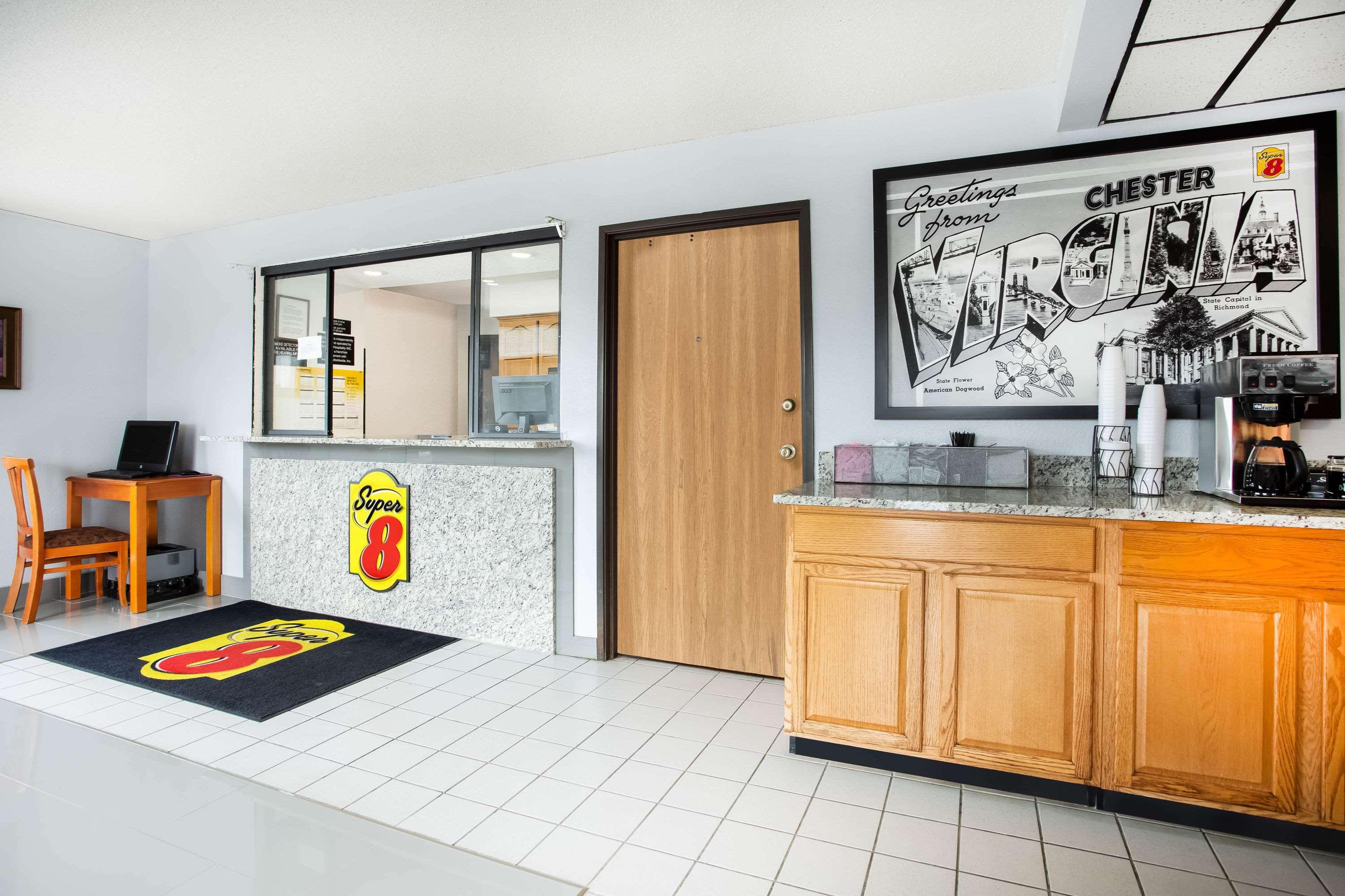 Super 8 By Wyndham Chester/Richmond Area Экстерьер фото