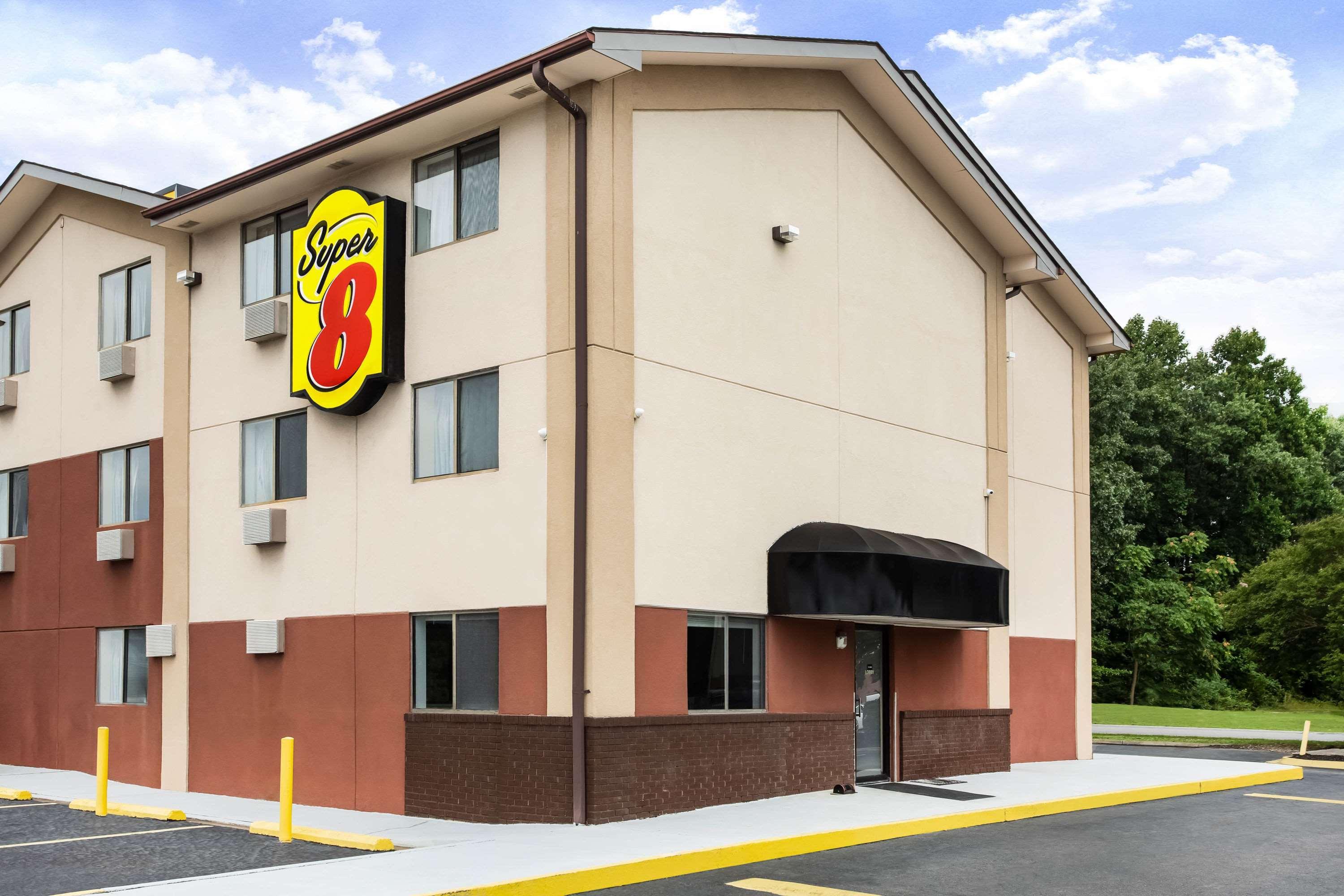 Super 8 By Wyndham Chester/Richmond Area Экстерьер фото